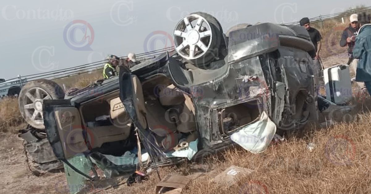 Piedra En La Carretera Provoca Aparatosa Volcadura Con Cuatro Paisanos