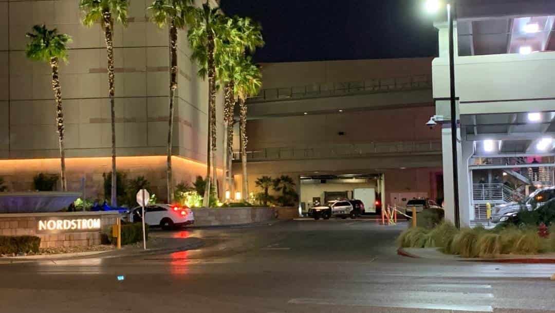 Lesionan a dos en balacera en centro comercial de Las Vegas