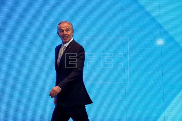 Acusan a Tony Blair de saltarse la cuarentena en el Reino 