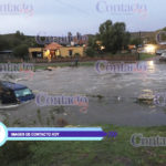 Carro barado agua