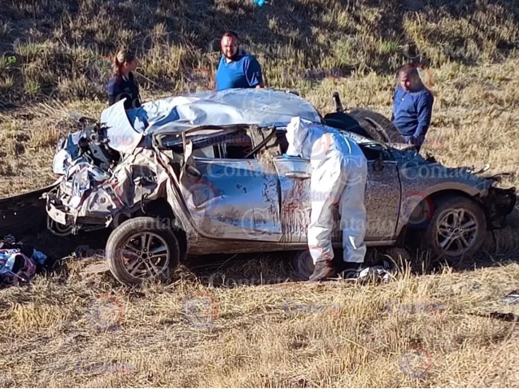 Tres muertos y dos lesionados al volcar en la autopista – Contacto Hoy