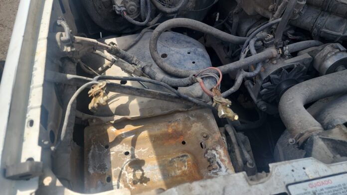 Roban batería a camioneta en estacionamiento de Walmart Esperanza