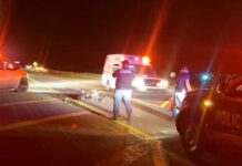Está muy grave tras chocar en su moto contra una camioneta “fantasma”